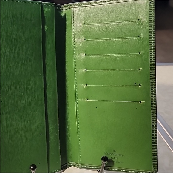 Vintage Green Epi Leather Louis Vuitton Wallet - Picture 3 of 15